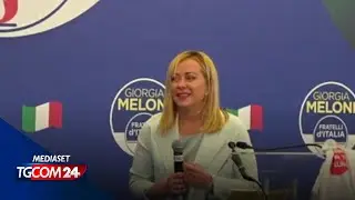 Giorgia Meloni canta 