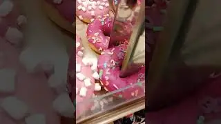 в магазине магнит пончики с цифрами,