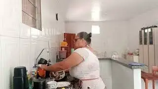 Registro de vidal lavando a louça