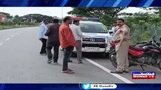 GANJA SMUGGLERS LEFT CAR WHILE POLICE CHECKING IN KAMAREDDY #RRMUNSIFTV