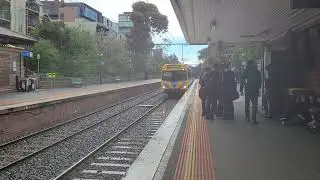 EDI Comeng arriving at Prahran