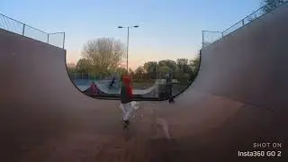 Massive air on vert ramp, bashing session. #traxxas #maxx #skatepark #moon #crash