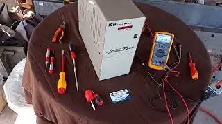 ⛈️ Regulador Back Up ISB Sola Basic Micro SR 2000. VID 1 Falla De Alarma y no Salida de Ac, Veamos,.