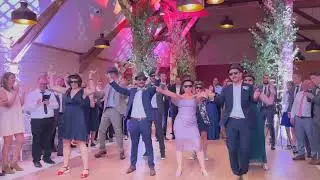 Entrée dans la salle - Mariage Mathieu et Olivier - Blues brothers