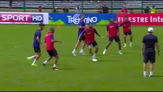 Ejercicio de entrenamiento de la l&iacute;nea defensiva | AS Roma