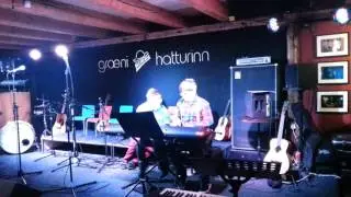 Flj&uacute;ga hv&iacute;tu fi&eth;rildin 20160421 150536