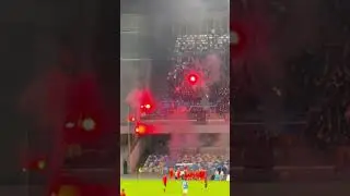 Napoli-Milan 2-2 lancio di fumogeni e bombe carta tra tifosi 29/10/23