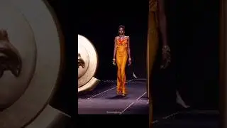 Adut Aketch walking for @Versace fw19 #adutakech #versace #fashion #runway #model