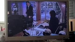 Booth holt Bones im B&uuml;ro ab