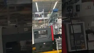 Three-axis robot and Bole injection molding  #injectionmoldingmachine