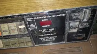 Old School Retro Vintage Cigarette Vending Machine