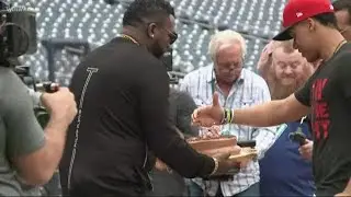 Juan Soto gets huge birthday cake from David Ortiz and Alex Rodriquez