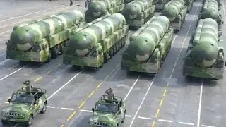 Это американский военный корабль, спрятанный в горах Омана, это иранская ракета.
