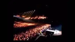David Bowie let&rsquo;s rip a Tiocfaidh &aacute;r l&aacute; at a concert in Dublin 2003