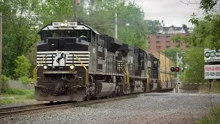 NS 11z with a very fouled P5 and a MARC passenger car on the rear