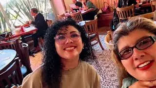 Fuimos al centro a comprar ropa  y fuimos a comer Leslie se compró una biblia