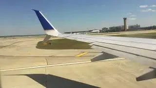 United Airlines Boeing 737-800 Takeoff from Houston Bush Intercontinental Airport (IAH)