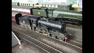 Hornby D16 62581 прибывает на Северо-Восточный, No165