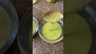 The difference between a broken and emulsified sauce #sauce #saladdressing #cooking #cooking101