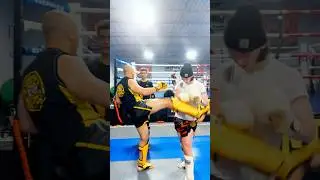 Kru Ed showing proper technique #muaythai #muaythaitechnique #tips #mmatraining