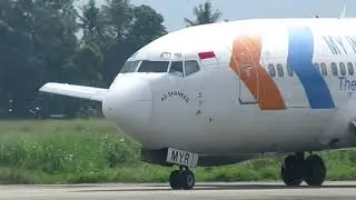 Take off Bandara Sentani, Boeing 737-200 My Indo Airlines