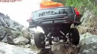 HIYOTA TrailFinder2 RC4WD Scaling in a Ditch