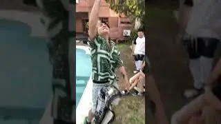 Lit Killah junto con Paulo Londra y Tiago PZK sac&aacute;ndose los pasos prohibidos