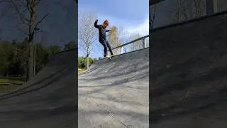 Practising Rock 'n Rolls at my local mini ramp 🛹 #skateboarding #miniramp #rocknroll #shredding