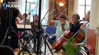 Nahr&aacute;v&aacute;n&iacute; filmov&eacute; hudby ve studiu Sono