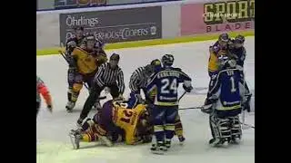NHL lockout 2004. Zdeno Chara F&auml;rjestad BK vs Jonathan Cheechoo HV71. Hockeyfight