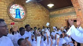 LE SEIGNEUR MONTE AU CIEL | PUERI CANTORES SAINT KIZITO