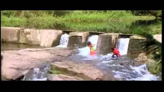 bhojpuri star ravi kishan & graceful star gunjan pant in romantic song.mpg