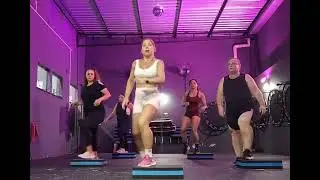 Aula de Step By Carina