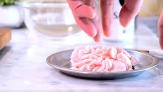 【ぶっ飛ぶ】塩水白子のワイン蒸しニンニククリームソースの作り方