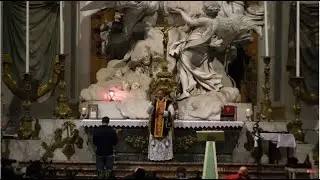 A RARE OCCURRENCE: The Latin Mass at the High Altar, Chartres Cathedral