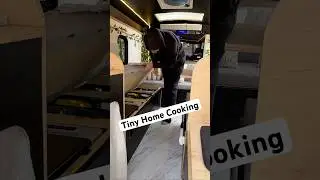 Готовим завтрак в микродоме 5x8 | #tinyhouse
