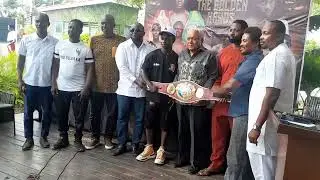 Boxers and dignitaries pose for photos wit WBO Africa bantamweight title for Gorsh vrs Vodounhessi