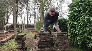 Makkelijk stoeptegels door de midden breken