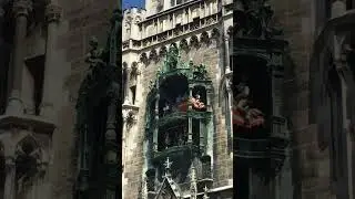 Munich's Glockenspiel (Rathaus-Glockenspiel) in Germany #munichtravel #munich
