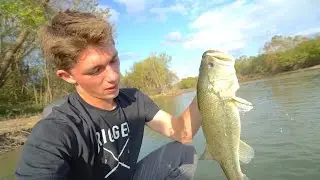 Flipping Jigs Is SICK -- Colorado River Bass Fishing