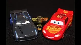 Mattel Disney Cars 3 Молния Маккуин и Джексон Шторм с кубками поршней