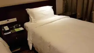 Radisson Blu Shanghai overbooked & downgraded me