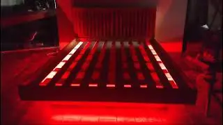 Cama con respaldo,  luces Led y toma corriente m&aacute;s dicroicas