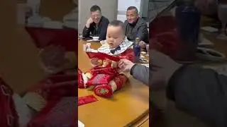 Baby Showers in Red: A Cute Chinese New Year Celebration.How to give red envelopes #shorts