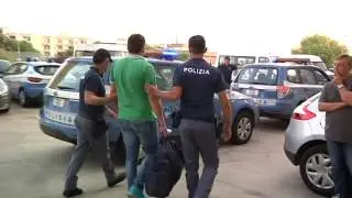 Estorsioni e droga a Taranto. Le immagini degli arresti