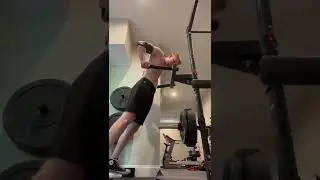 Man with incredibly puny calves and a 76 inch wingspan does dips