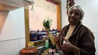 سأريك اليوم كيفية صنع كعكة لبناتي