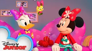 Clarabelle&rsquo;s Christmas Sweater | Minnie's Bow-Toons  🎀  | @disneyjr