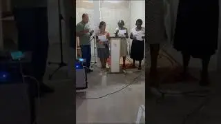 @lindo coral!👏🌹 a mission&aacute;ria Rita chamou todos os irm&atilde;os pra louvar com ela que linda.