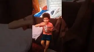 tomando o meu refri geladinho